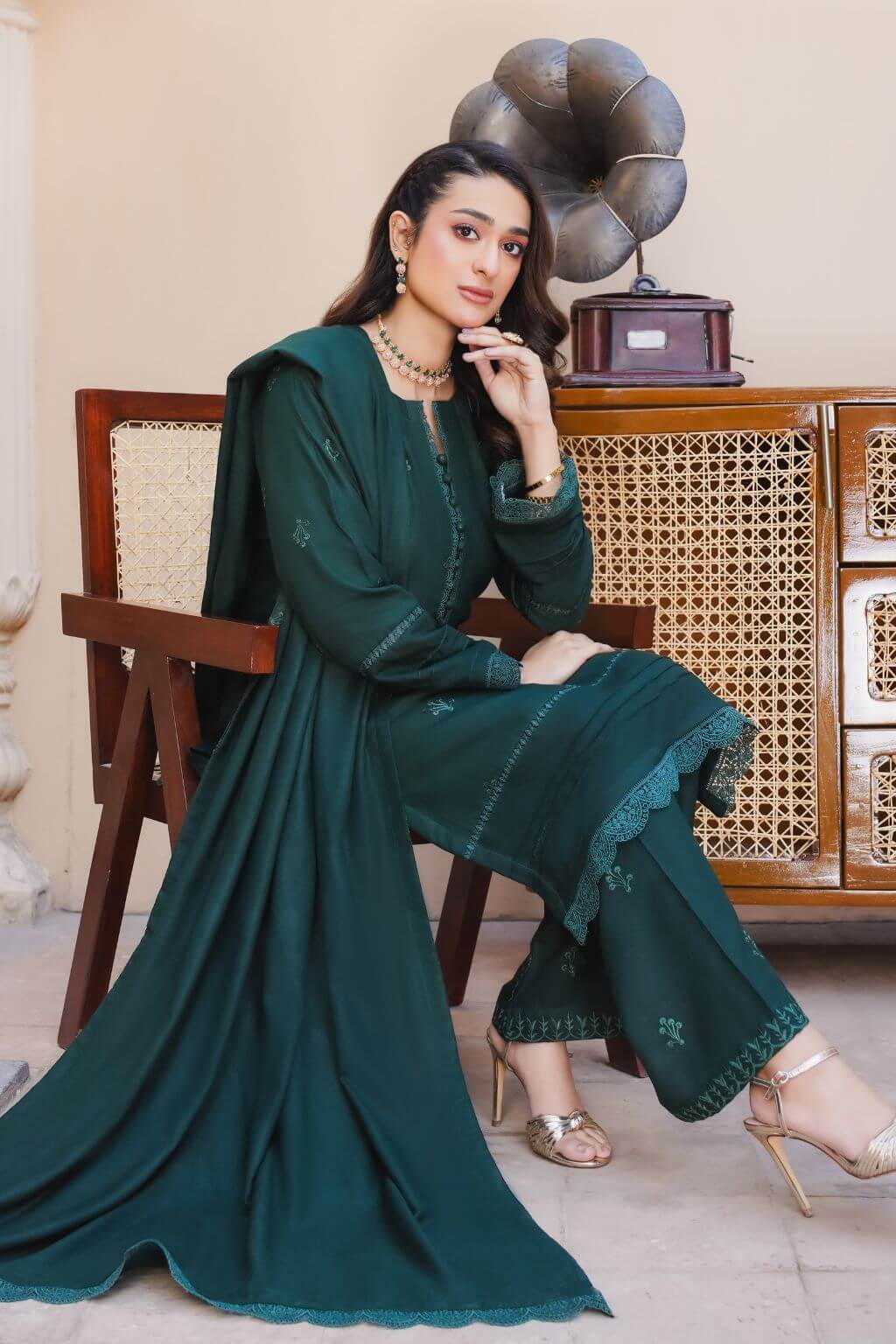 Mehr 10 dhanak 3-piece ready to wear winter suit with lace embroidered shirt, lace dupatta, and embroidered trousers. Nishaq.