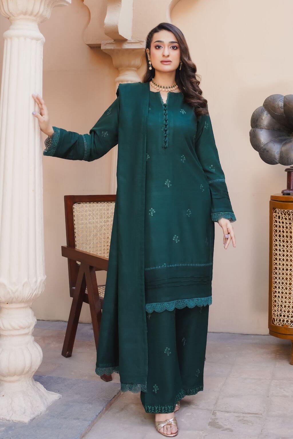 Mehr 10 dhanak 3-piece ready to wear winter suit with lace embroidered shirt, lace dupatta, and embroidered trousers. Nishaq.