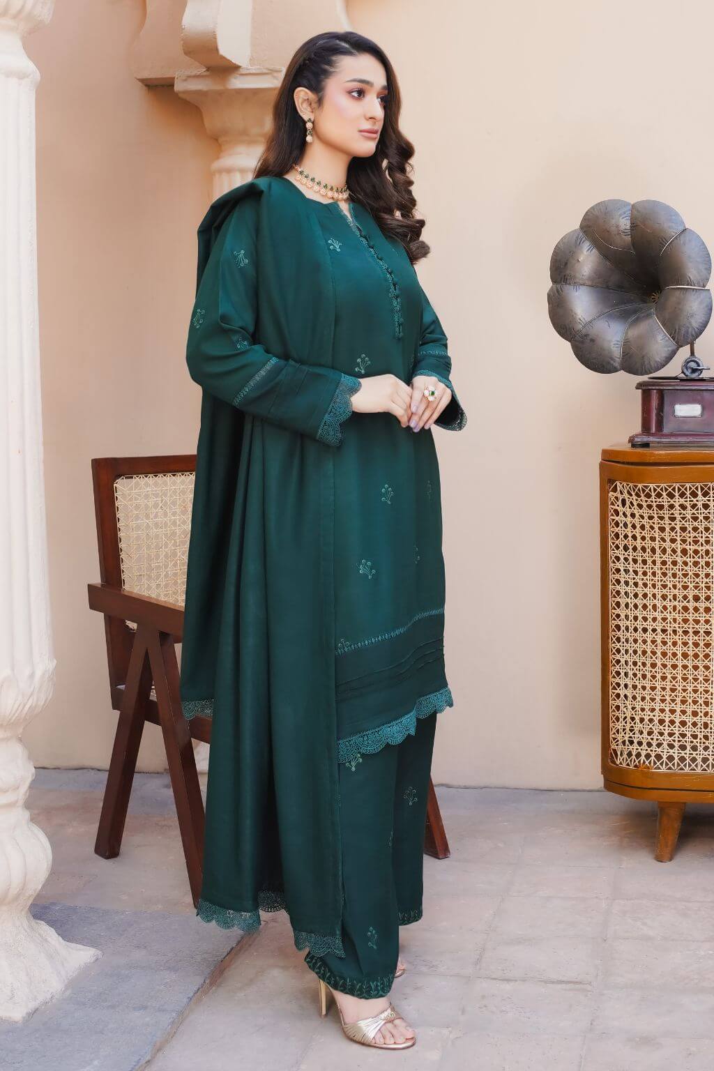 Mehr 10 dhanak 3-piece ready to wear winter suit with lace embroidered shirt, lace dupatta, and embroidered trousers. Nishaq.