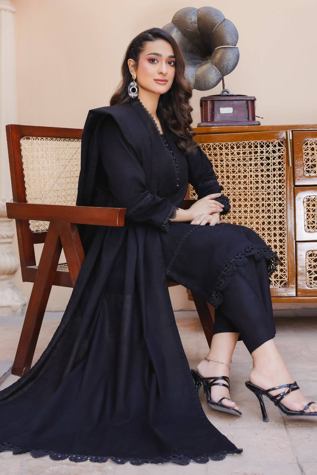 Noor 7 khaddar 3-piece ready to wear suit with lace-trim shirt, lace dupatta, and plain trousers. Nishaq winter suit.