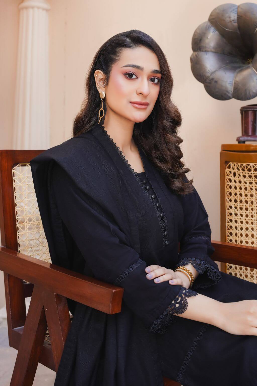 Noor 7 khaddar 3-piece ready to wear suit with lace-trim shirt, lace dupatta, and plain trousers. Nishaq winter suit.